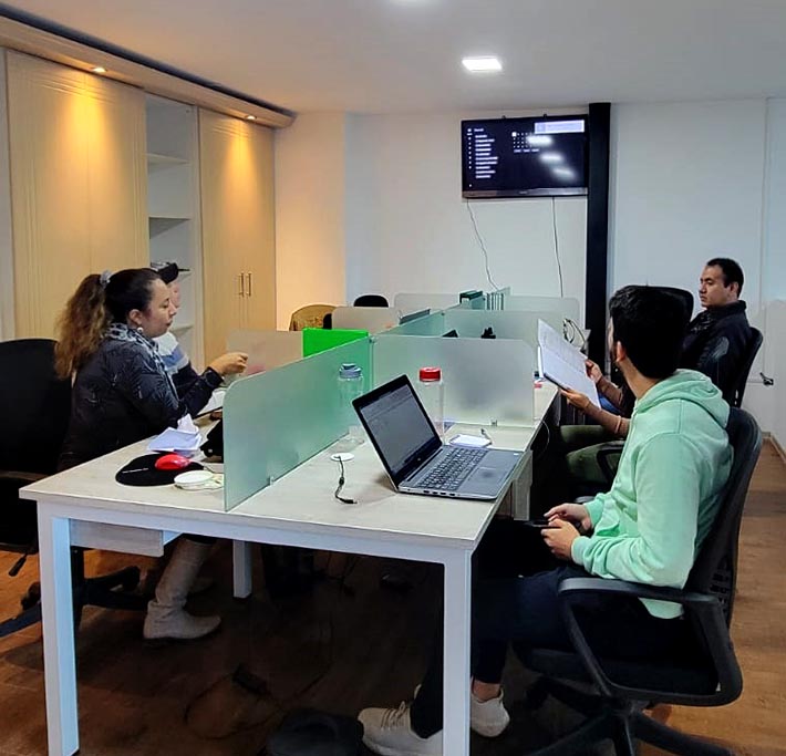Espacio coworking con separadores